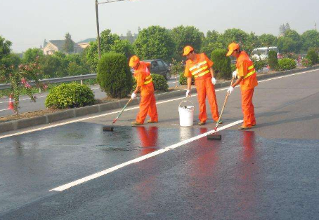 津南 彩色路面喷漆维修改色的使用寿命有多长？